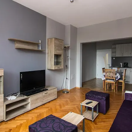 Super Flat In Apartment Warna